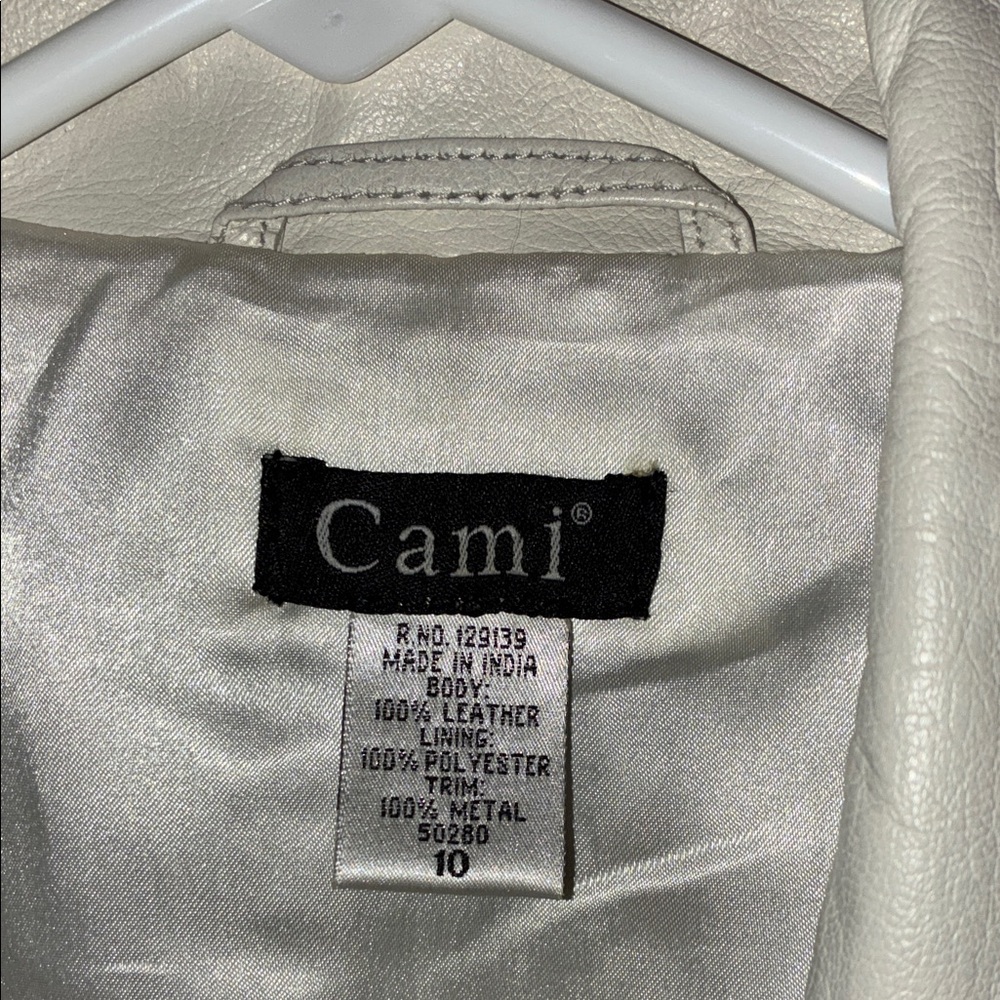 Cami White Leather Trench Coat with Brushed Brass Button Accents - Picture 3 of 11